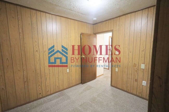 Building Photo - Two Bedroom House