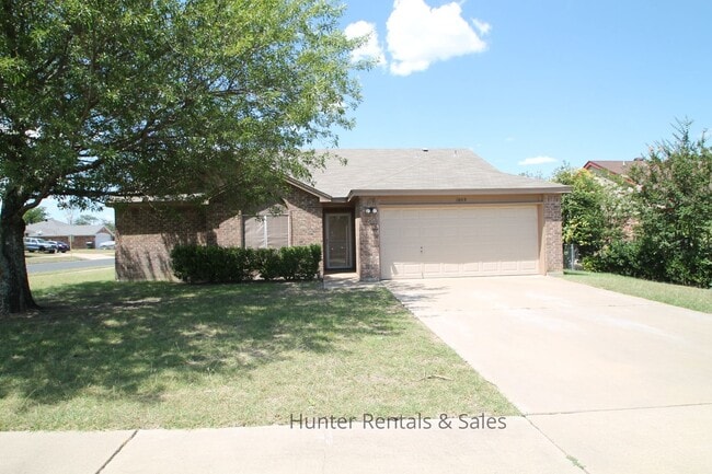 Building Photo - Comfortable 3-Bedroom Home in the Stratfor...