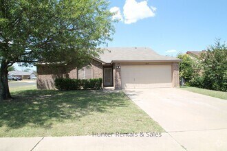 Building Photo - Comfortable 3-Bedroom Home in the Stratfor...