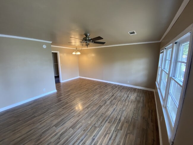 Building Photo - 3825 Hyde Park Row