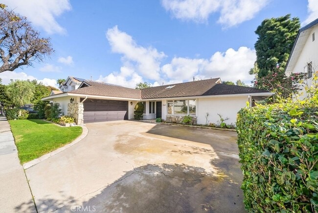 Building Photo - 2646 Basswood St