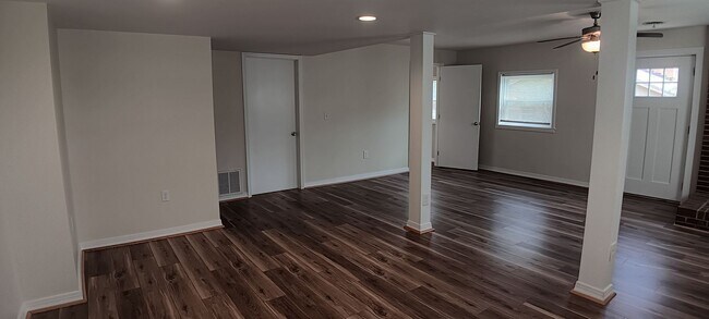 Building Photo - Christiansburg, 3 BR / 2 BA, Available Now