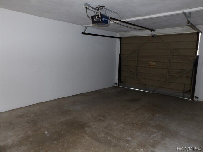 Building Photo - 3 S Davis St