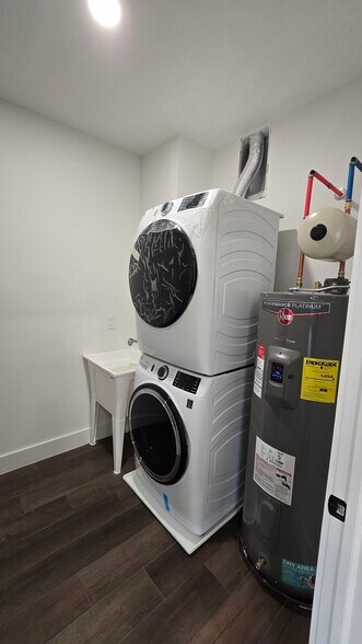 Building Photo - 75 Lake St