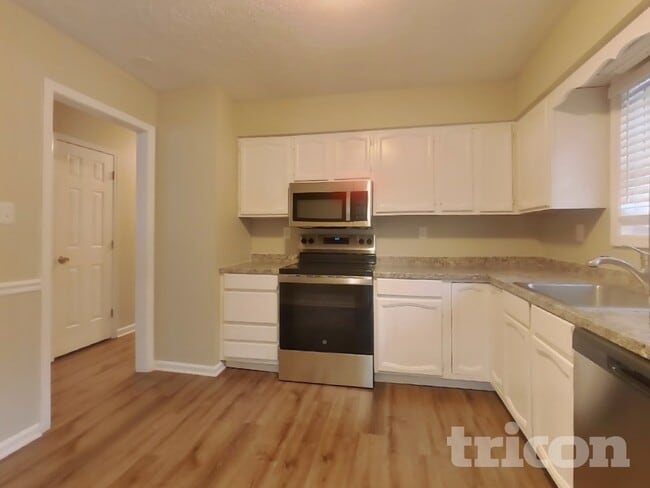 Building Photo - 1350 Redwood Cir