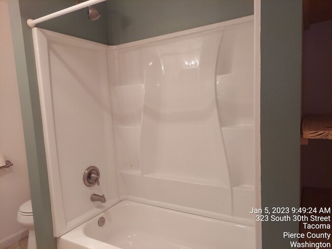 Building Photo - For Rent - Tacoma darling 1 bedroom 1 bath...
