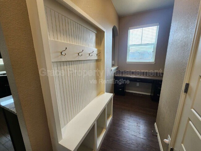 Building Photo - 17022 Lipan St