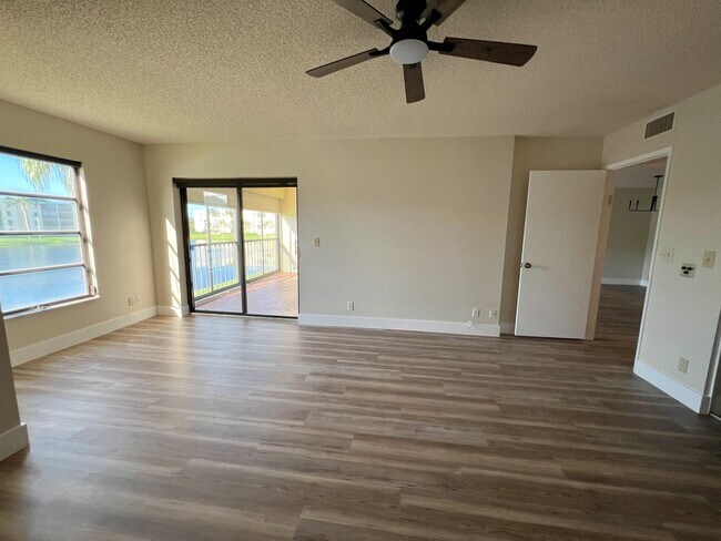 Building Photo - 7320 Amberly Ln