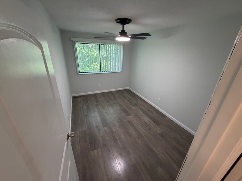 Building Photo - 203 Springmeadow Dr