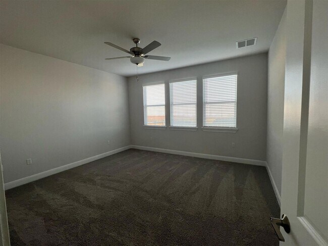 Building Photo - 15501 Ellinger Dr