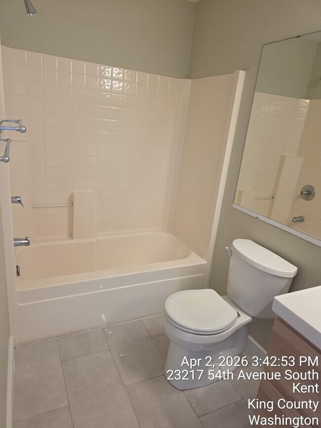 Building Photo - Kent Cypress Cove at the Lakes home - 3 bedroom 2.5 bath with 2 car garage - Available NOW.