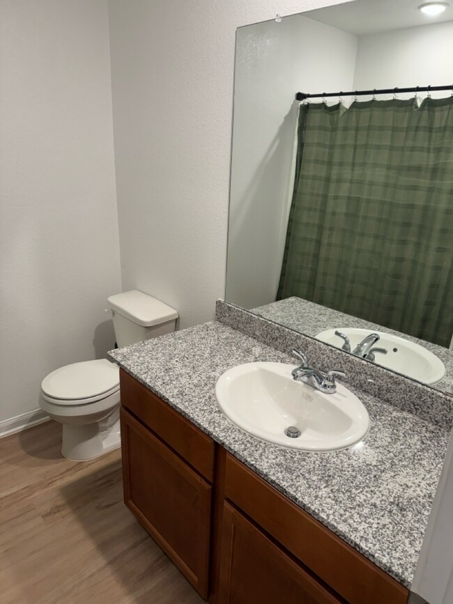 Building Photo - 820 Clear Vly Ln