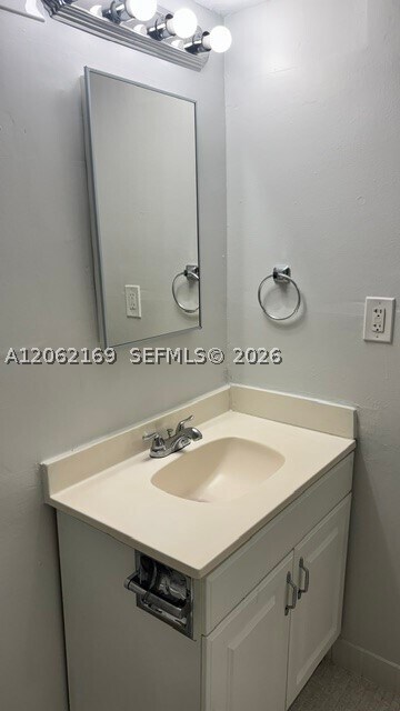 Building Photo - 14221 N Kendall Dr