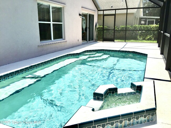 Building Photo - 974 Villa Dr