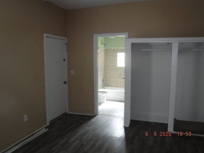 Building Photo - 108 N Columbus Ave