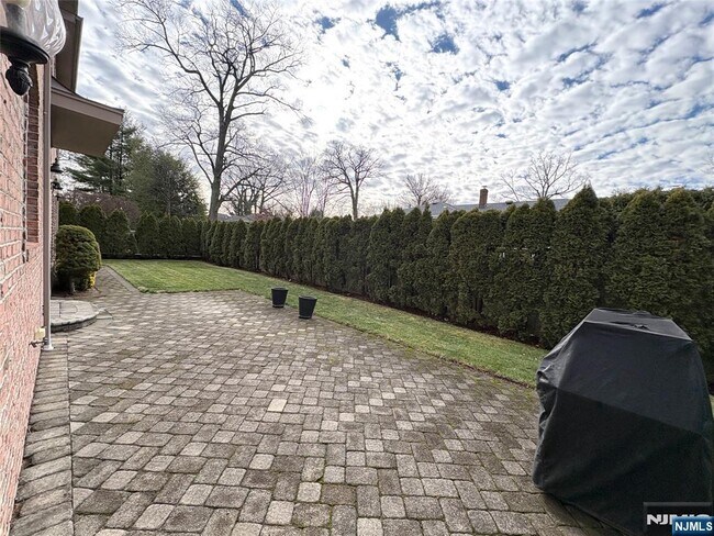 Building Photo - 22 Reiner Pl