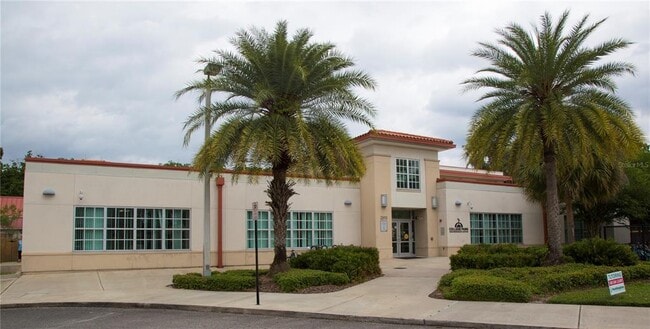 Building Photo - 226 W Spruce St