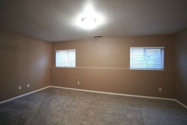 Building Photo - 3411 MacGregor Dr