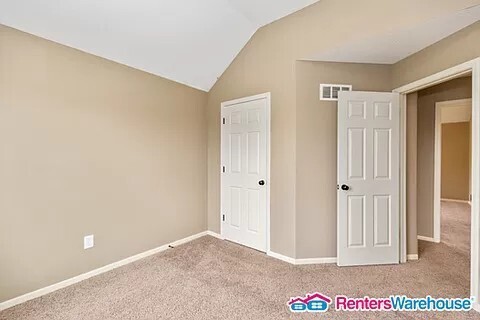 Building Photo - 3 Bed 2 Bath in Gardner! Available 11/1!