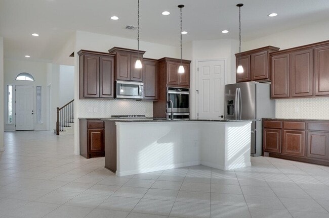 Building Photo - 717 Kingston Pl