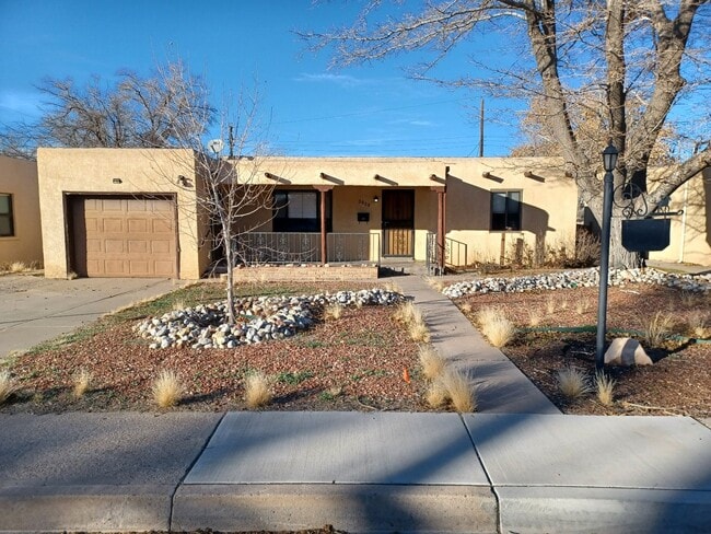 Building Photo - 3009 Delano Pl NE