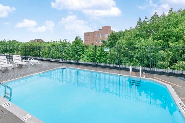 Building Photo - 125 Pleasant St