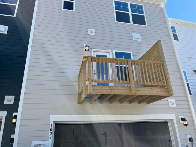 Building Photo - 1009 Belloak Wy