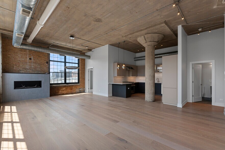 Building Photo - 17 S Loomis St