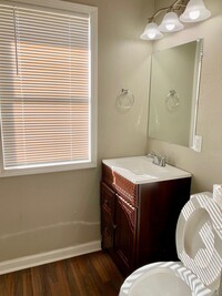 Building Photo - For Lease - 3 Bedroom 1 Bath House!