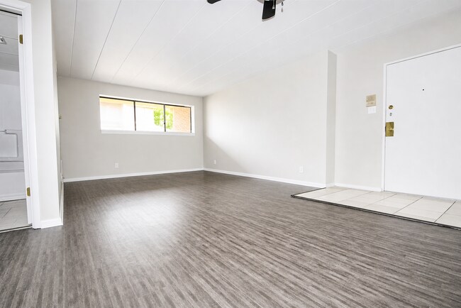 Interior Photo - BERKSHIRE -- 056