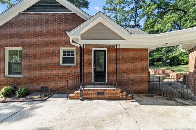 Building Photo - 120 Dundee Rd