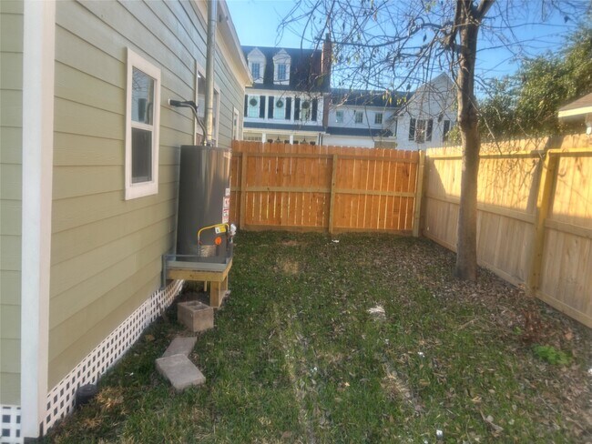 Building Photo - 602 Cordell St