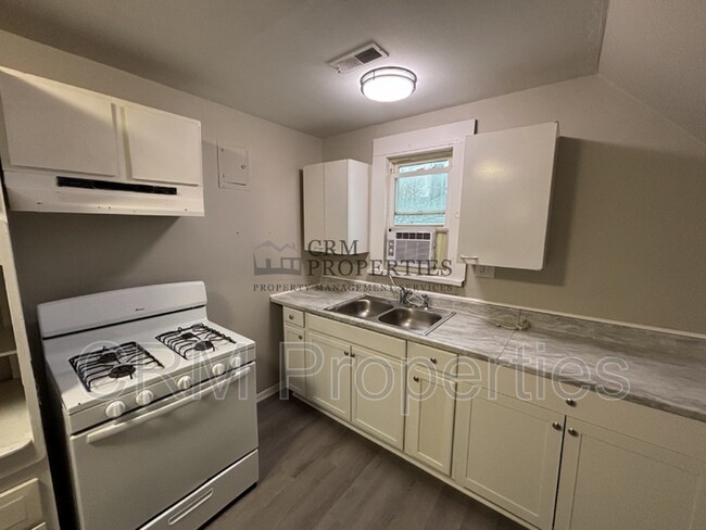 Building Photo - 1039 S Washington St