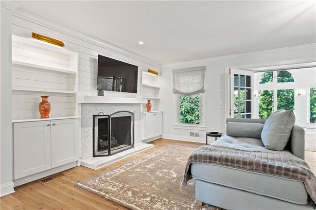 Building Photo - 4820 Powers Ferry Rd NW