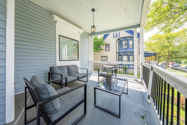 Building Photo - 139 W 4th Ave