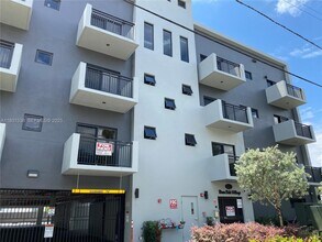 Building Photo - 836 SW 2nd St