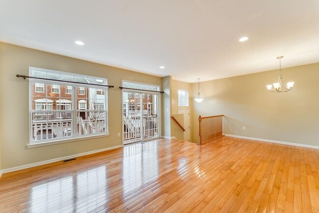 Primary Photo - 6 Carpenter Ct