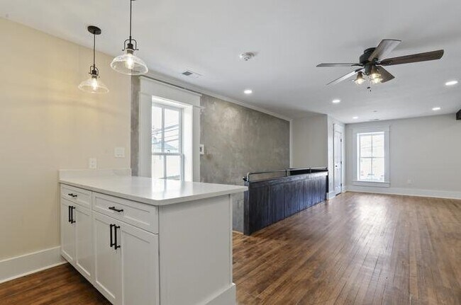 Building Photo - 302 N Mildred St