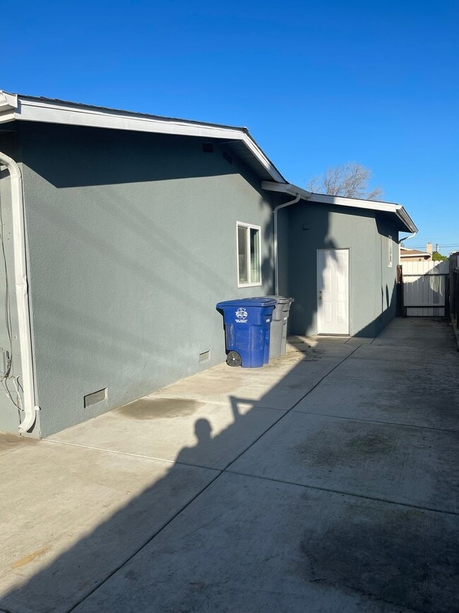 Building Photo - 3-Bedroom, 2-Bathroom Home for Rent –Coming Soon!