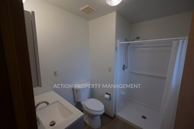 Building Photo - 2 bed 2 bath 1 car garage in Sequim