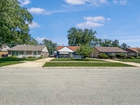 Building Photo - 1113 Bristol Ave