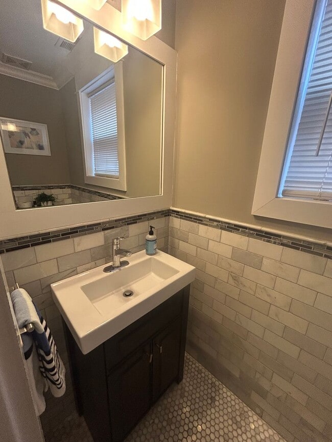 Building Photo - 1485 N. Larrabee-Unit C