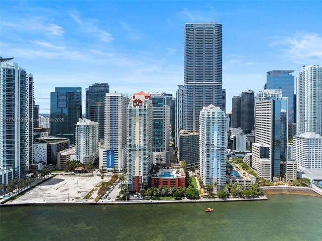 Building Photo - 1155 Brickell Bay Dr