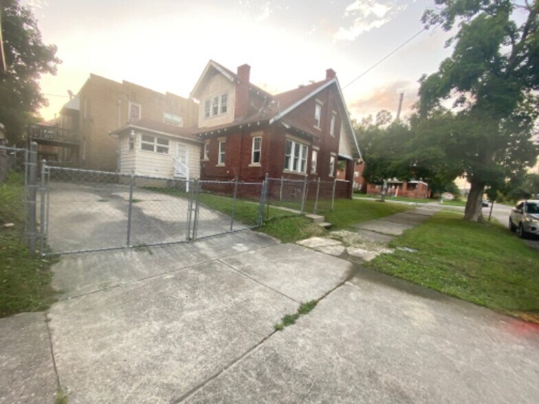 Building Photo - 1149 9th Ave