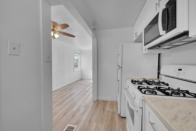 Building Photo - $1,995 - 3 Bed, 1 Bath Newly Updated Home In Denver with Fenced in Yard!