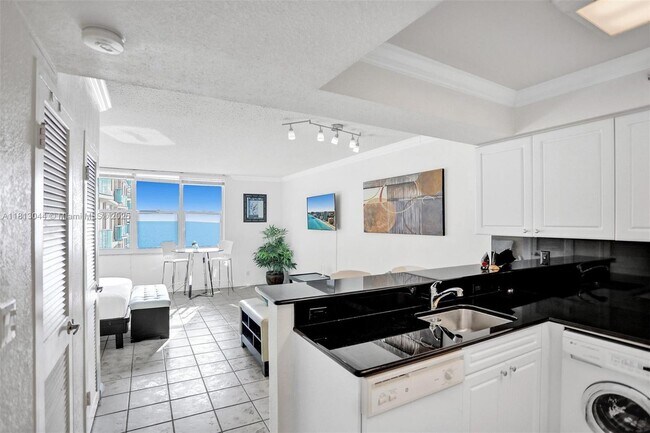 Building Photo - 2501 S Ocean Dr