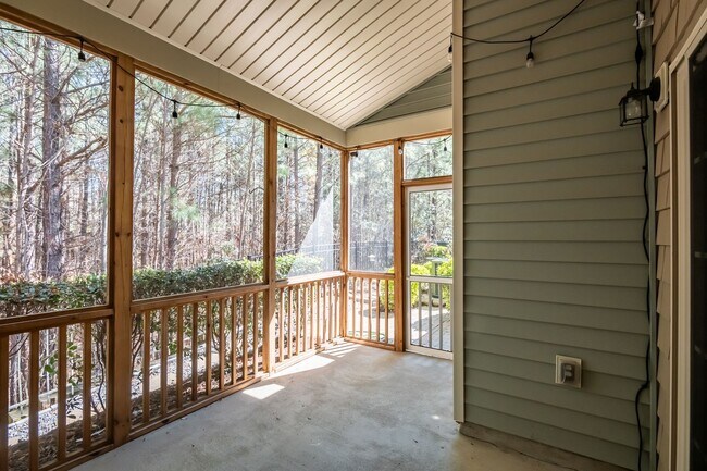 Building Photo - Available Now! Gorgeous, Well Upgraded 3 Bed / 2.5 Bath w/ First Floor Primary!