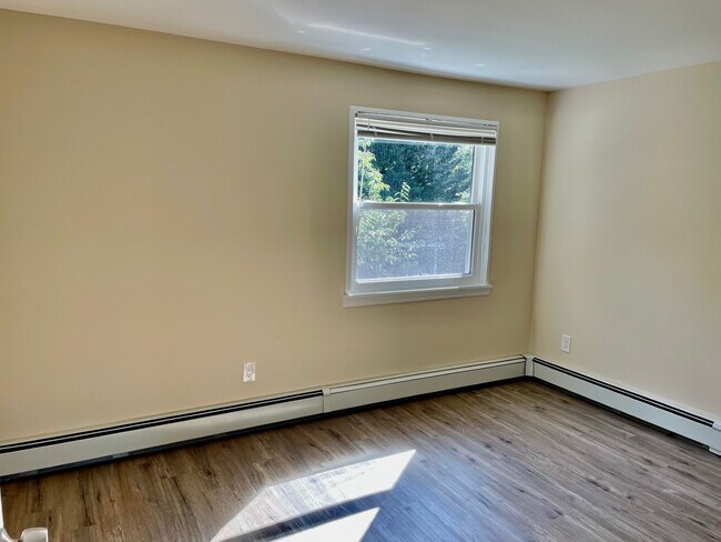 Building Photo - 82 Meyer Ln