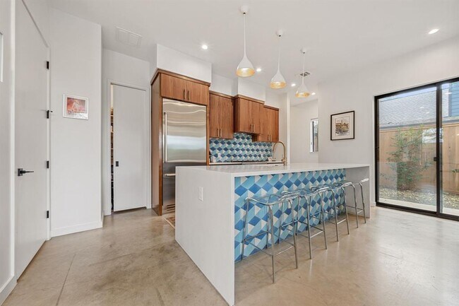 Building Photo - 2509 Durwood St