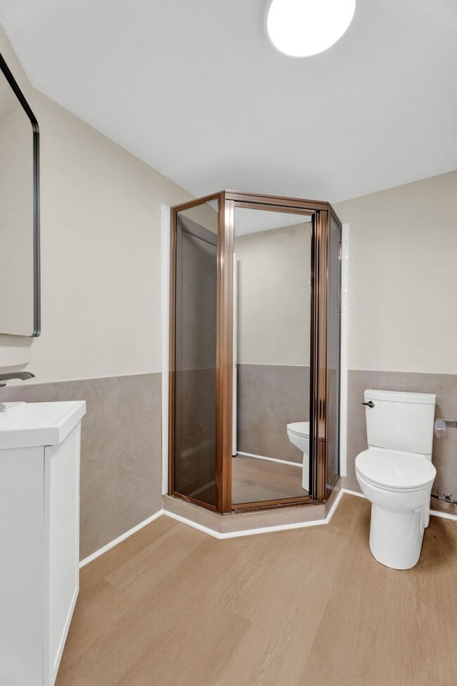 Building Photo - 3BD | 3BTH - HOT TUB - WATER FRONT - NEWLY RENOVATED - ON SYLVAN LAKE